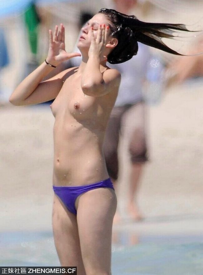 Ursula-Corbero-topless-06.jpg