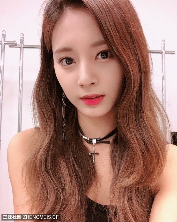 twicetagram_39293336_256390928544987_552515029727969280_n.jpg