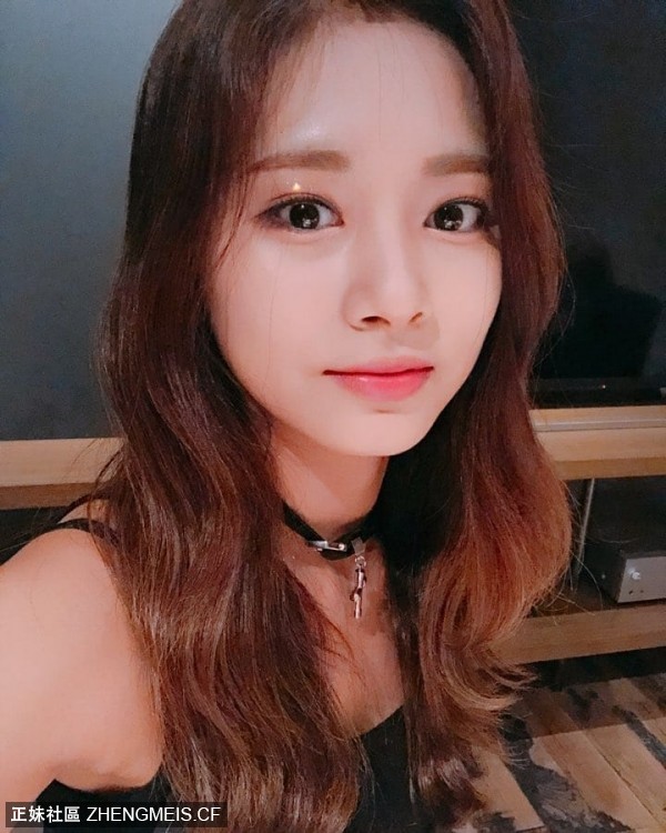 twicetagram_39713288_2141609669414802_4594193385429925888_n.jpg