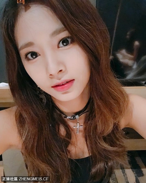 twicetagram_40129198_2182437565335115_6326755511572103168_n.jpg