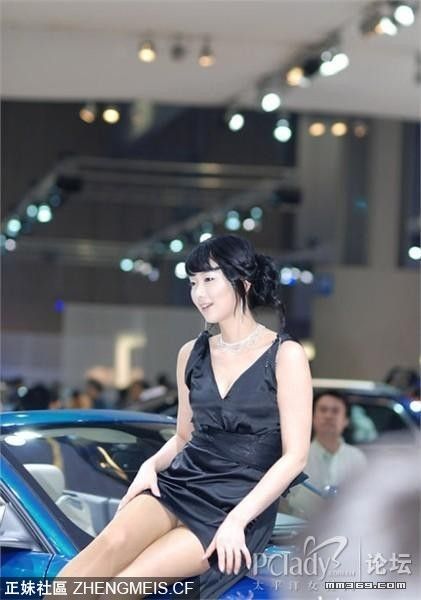 晒晒车展上的韩国气质车模