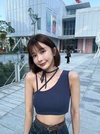 瘦小有料的美女彤羽