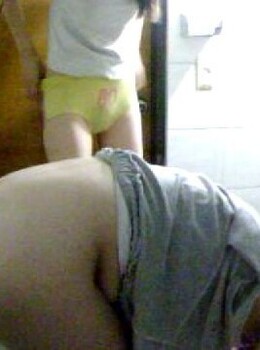 偷拍出租房内的俩个女大学生洗澡小便[9p]