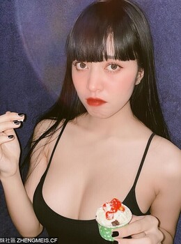 搞怪白嫩巨乳女孩 第三集