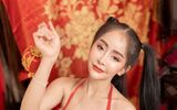 美女祝你新年快乐