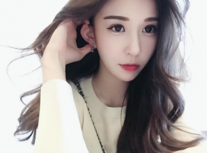 原來女神在人間！洋娃娃美人粘婉柔破天荒小露酥胸