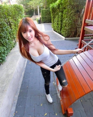 白皙G奶正妹~Alice