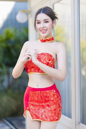 性感美女拜年了