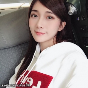 不敢直視! 「胸前」成功吸睛 - 謝薇安Vivian