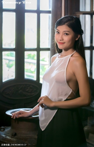 极引诱透明肚兜！越南美女 Nguyễn Thị Cẩm Nhung