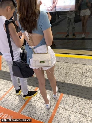 地铁里的正妹, 穿了媽媽內衣?