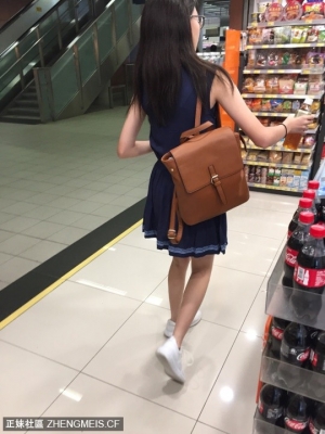 便利店遇到四眼妹