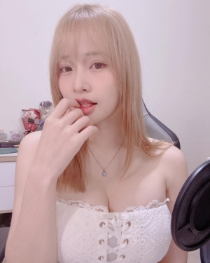 巨乳可愛妹子