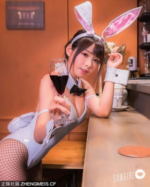 甜美女孩大眼模樣好吸睛