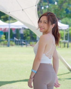 运动美女Violet