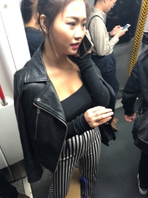 表情多多身材丰满