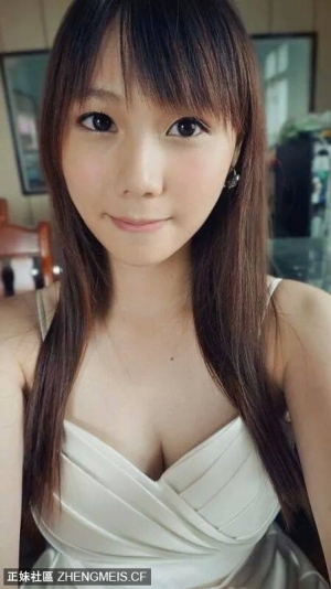 校花~洪薇乔~垦丁换上养眼比基尼自拍