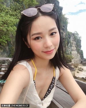 李靜儀heidi罕有曬水著自拍照