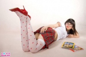性感誘惑美女學生妹制服短裙誘惑絲襪長腿[10P]