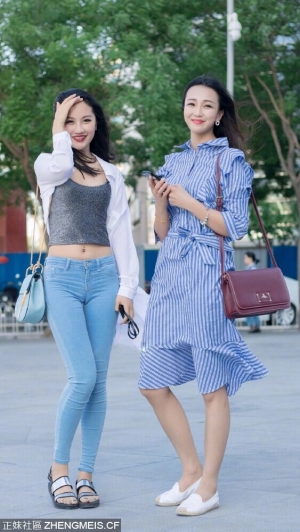街上看見兩位艾女, 笑起来很美