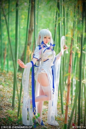 碧蓝航线光辉旗袍cos钟情春日,清新靓丽 cn楚楚子