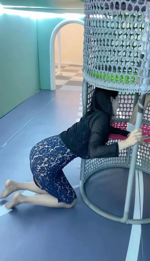 用心带女儿的气质夫人 令人想入非非