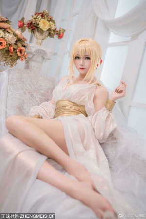 金发美腿小美女 ​​​​