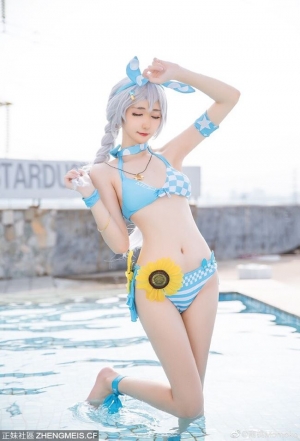 【COS正片】崩坏3琪亚娜泳装cos,甜美身材cn南桃Momoko