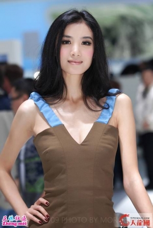 熟女型的車模 有感覺他們在床上一定很風騷