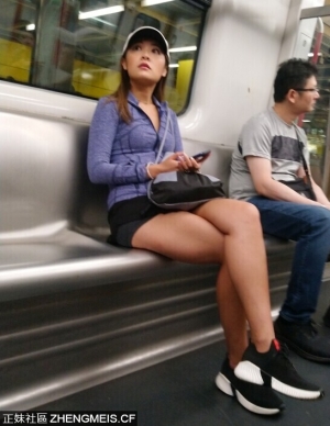 小麥膚色健康性感美女