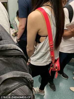 小妹妹穿這樣不冷嗎