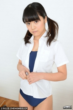 あがりえひかりｻﾝが制服脱衣⇒大胆露出スク水・競泳...