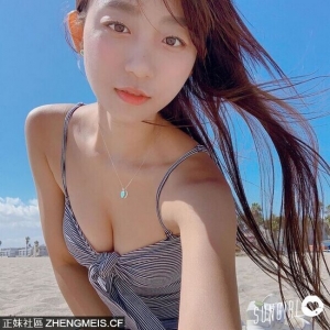 韓國DJ比基尼拍片 愜意的享受酒店溫泉泳池